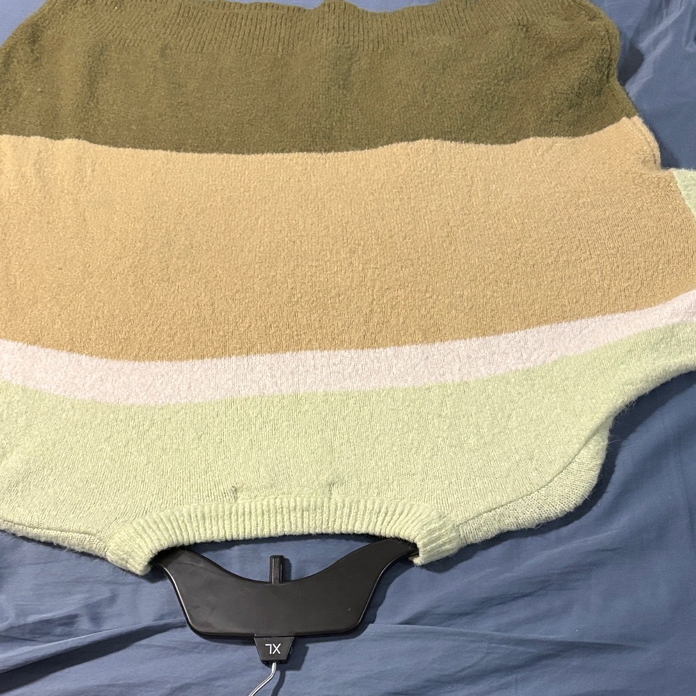 Forever 21 Women Sweater with Green and Cream Stripes large some piling and wear - Picture 7 of 9
